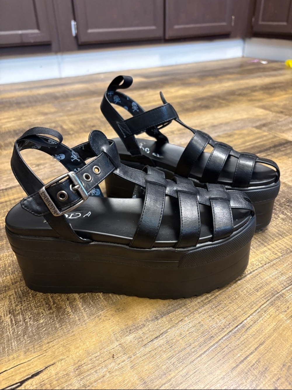 LAMODA Platform Sandals - Picture 3 of 5